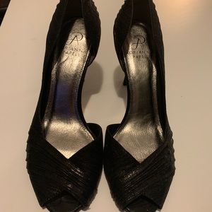 Adrianna Papell Boutique, peep toe, fab details!